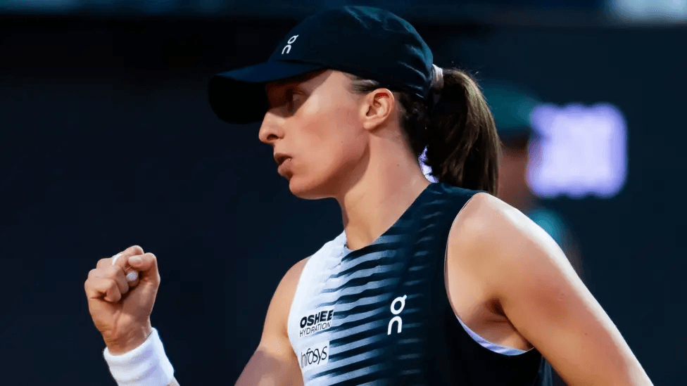 Swiatek drops just one game to set up Osaka meeting