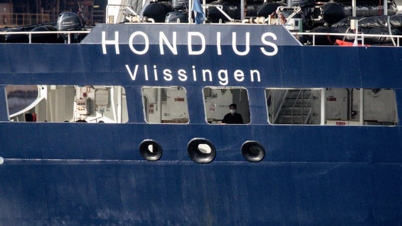 First passengers evacuated from virus-hit cruise ship