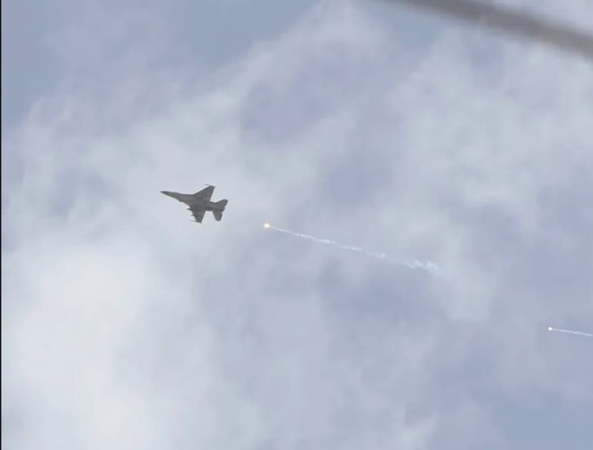 Israeli enemy warplanes violate Syrian airspace with repeated flights over Daraa countryside