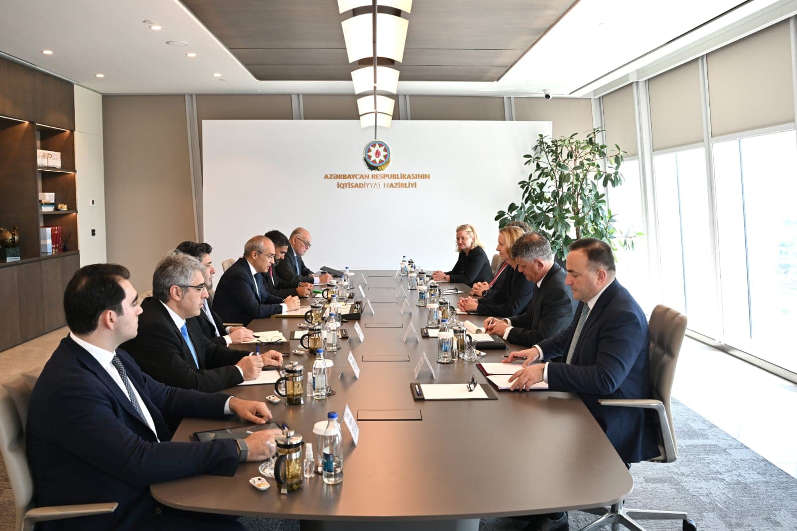 Azerbaijan and bp discuss expanding collaboration in energy projects