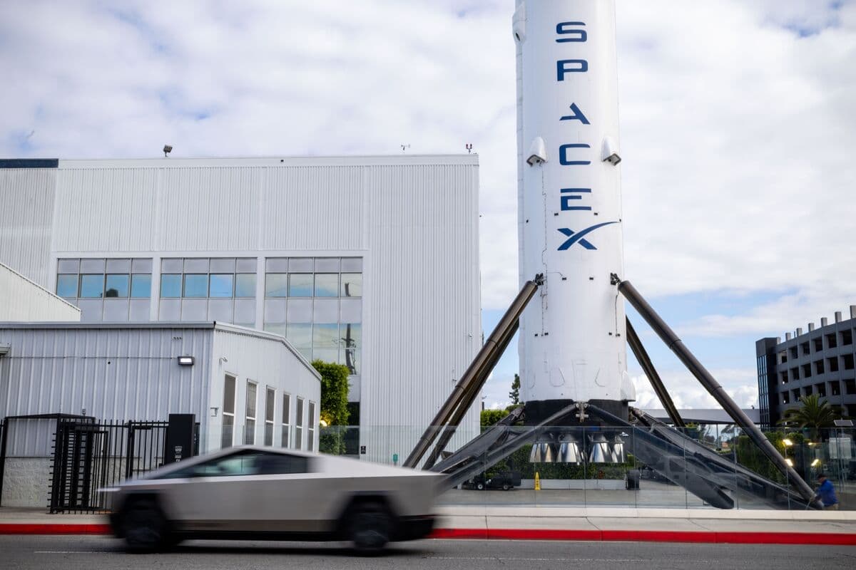 SpaceX’s Mega-IPO Puts a Price on the Fear of Missing Out
