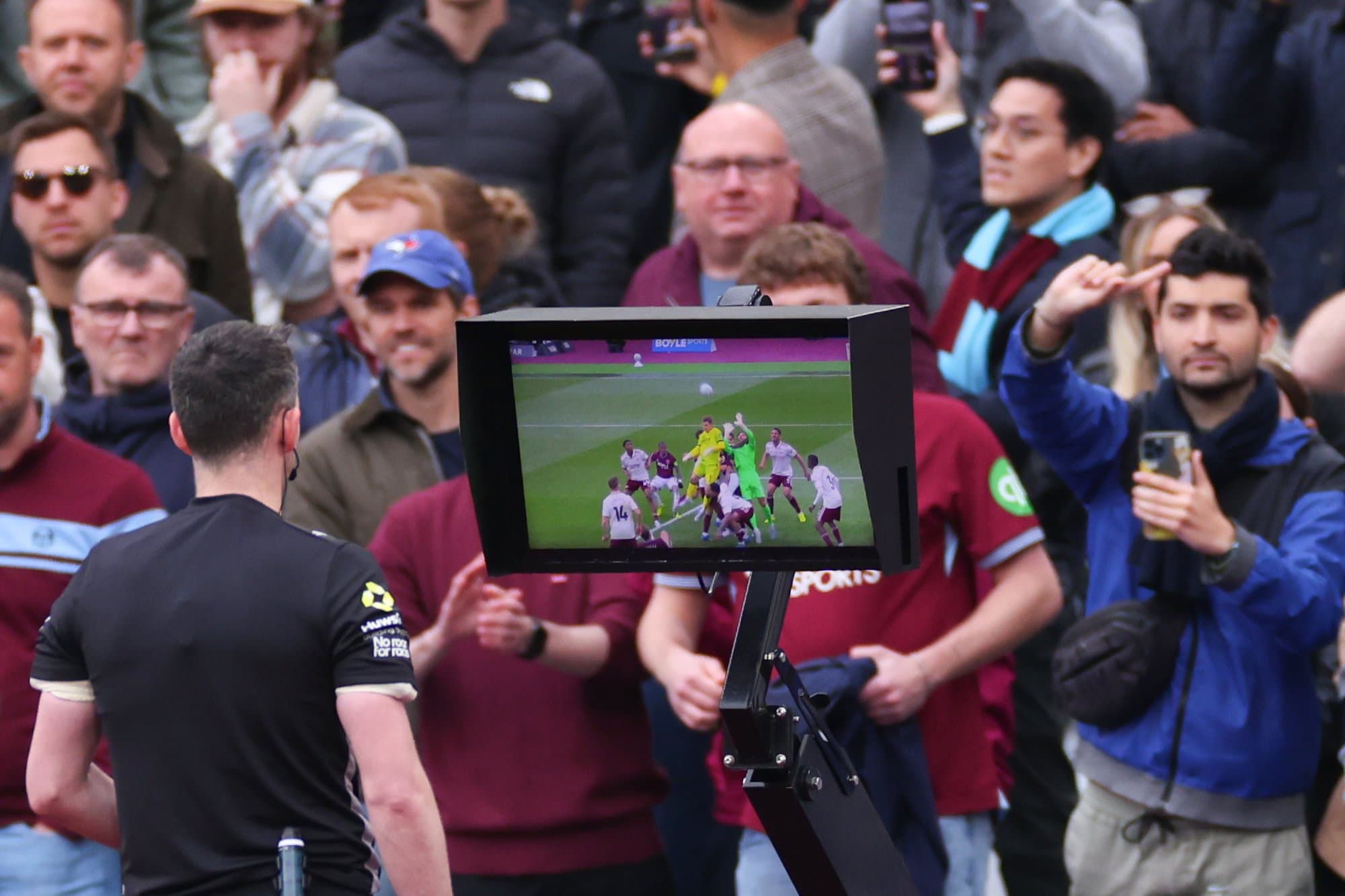 West Ham considering official complaint after VAR drama in Arsenal defeat