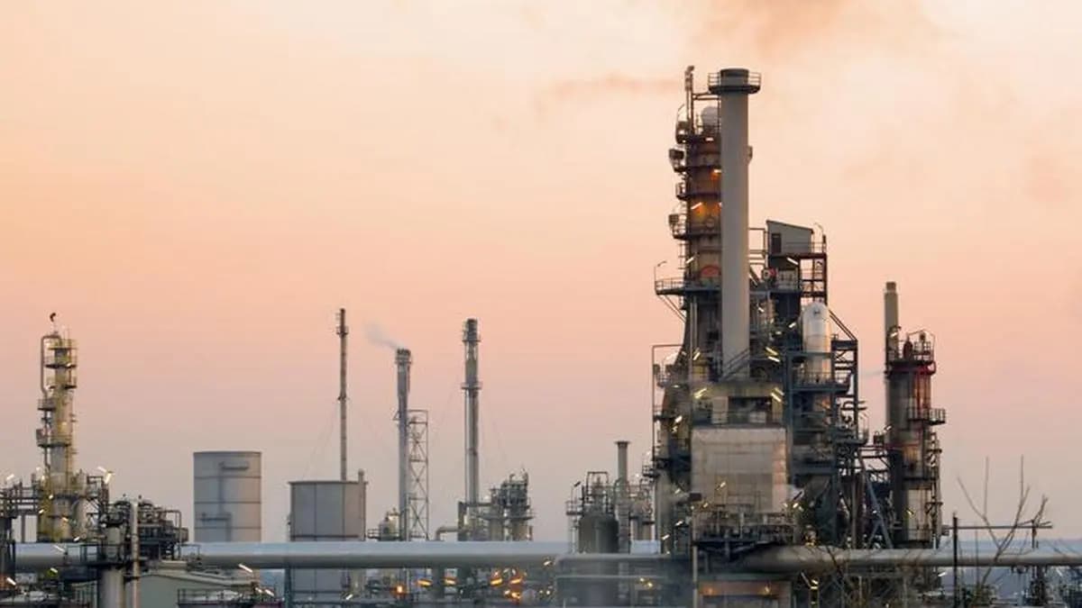 Natural gas futures: Bias remains weak