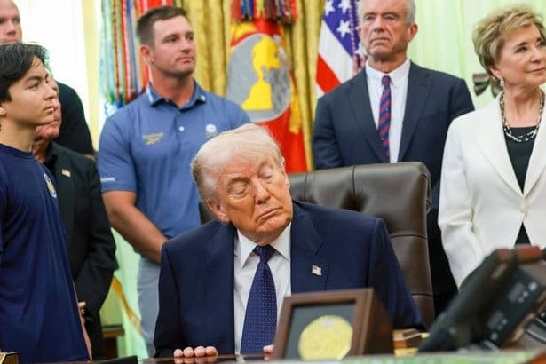 'Confused' Donald Trump appears to fall asleep as 'drooping' face sparks concern