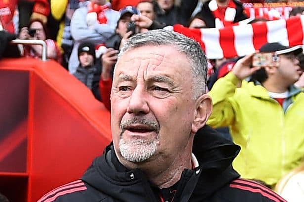 John Aldridge says Liverpool can't sell one man this summer as it would repeat Luis Diaz 'mistake'