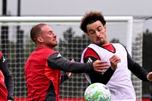 Arne Slot sent Curtis Jones and Alexis Mac Allister message as Liverpool faces transfer calls
