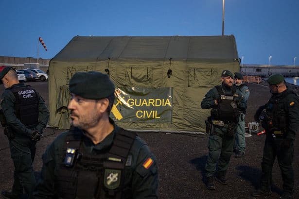 Hantavirus-hit cruise MV Hondius arrives in Tenerife as tents errected and police swarm port
