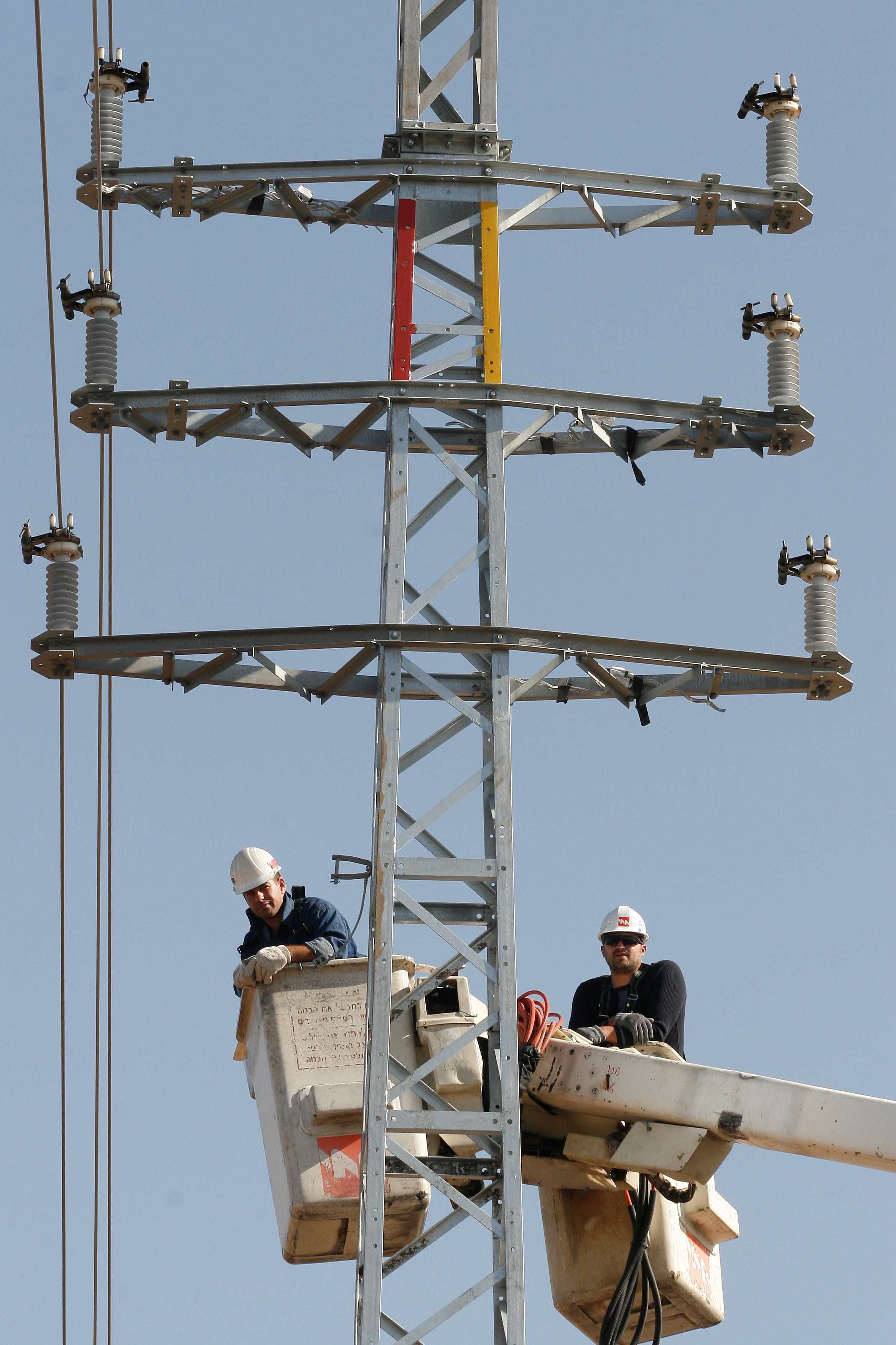 Digital Siege: Iran Threatens to Cut Global Internet Cables in the Gulf