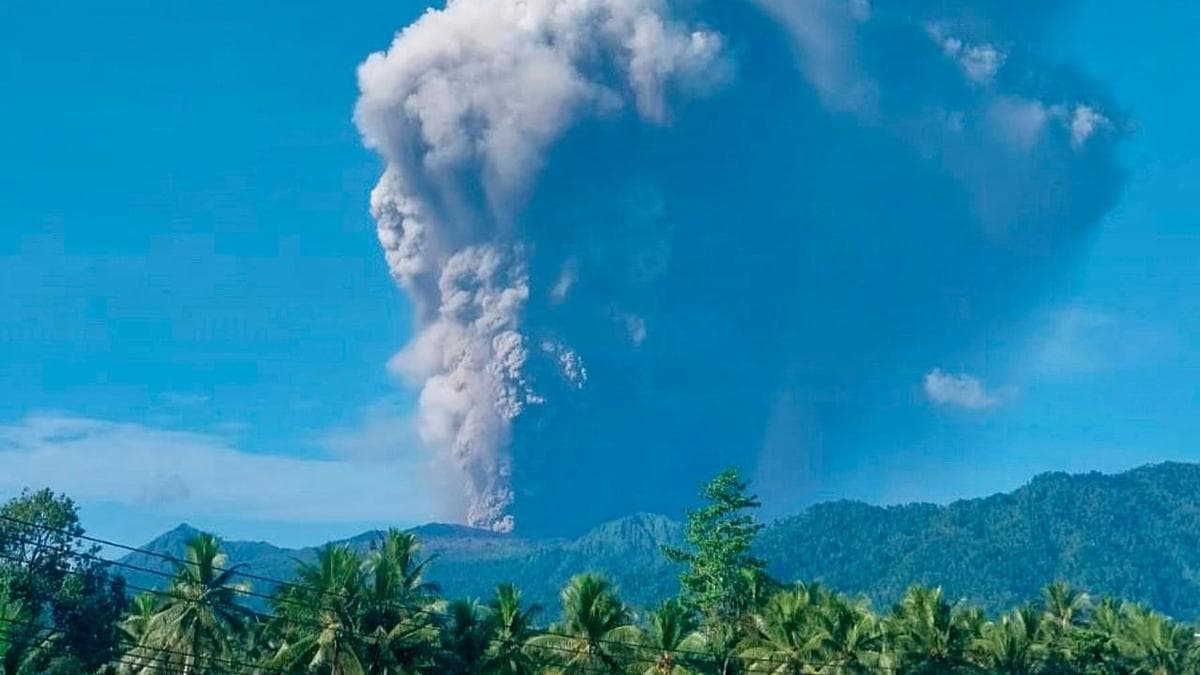 Search resumes after Indonesian volcanic eruption
