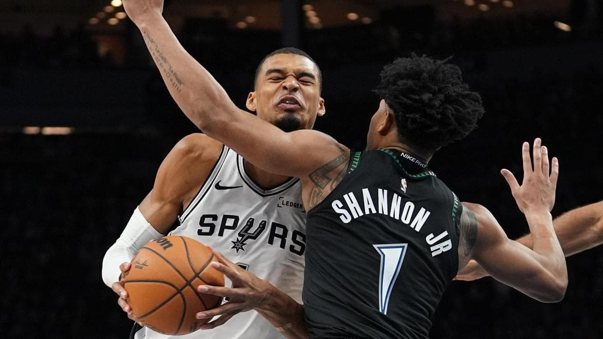 Spurs power past Timberwolves, Knicks one win away