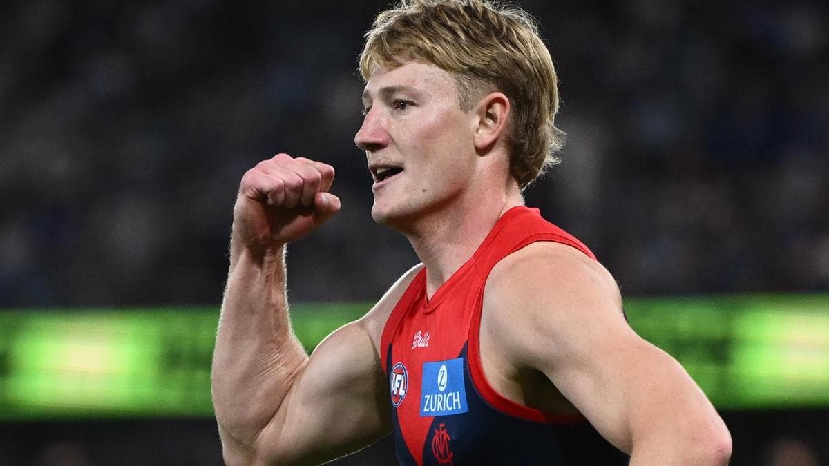 Van Rooyen a handful as Dees breeze past Eagles