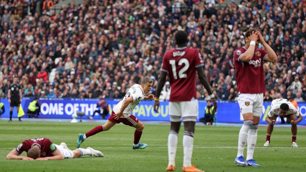 Late goal & VAR help Arsenal stay in control in EPL