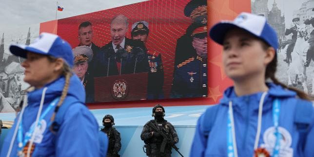 Putin celebrates Victory Day with lackluster parade
