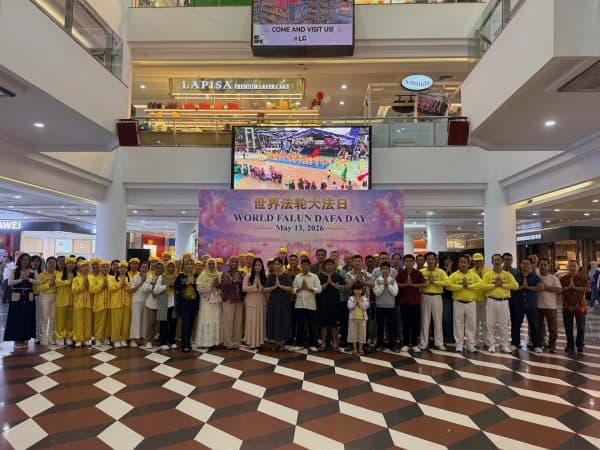 Batam Island Celebrates World Falun Dafa Day With International Gathering