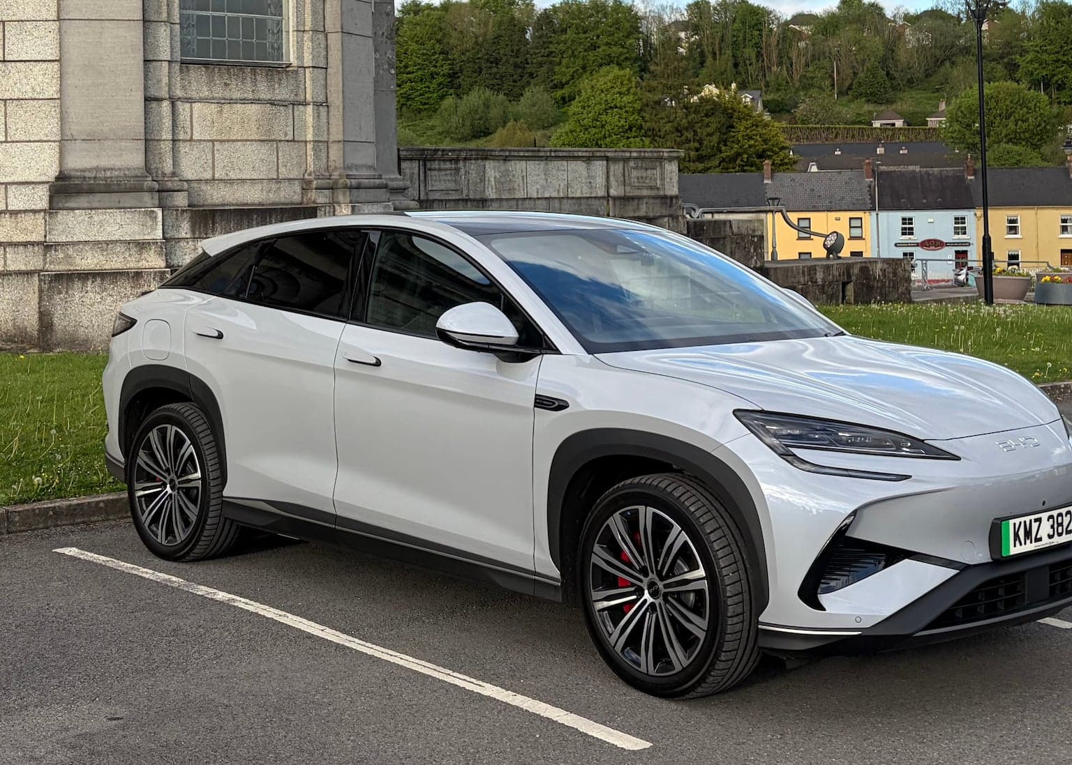 BYD’s tech-packed Sealion 7 makes a splash in the SUV market