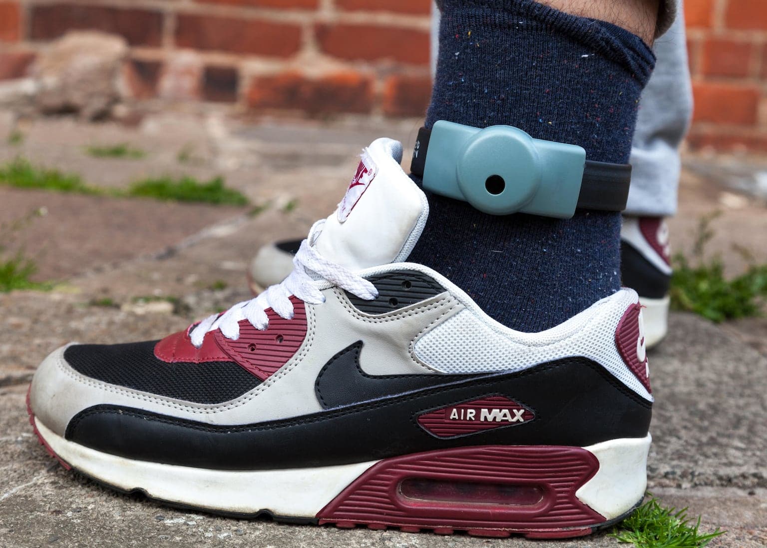 Man facing domestic abuse charges wants electronic tag removed so he can wear shorts