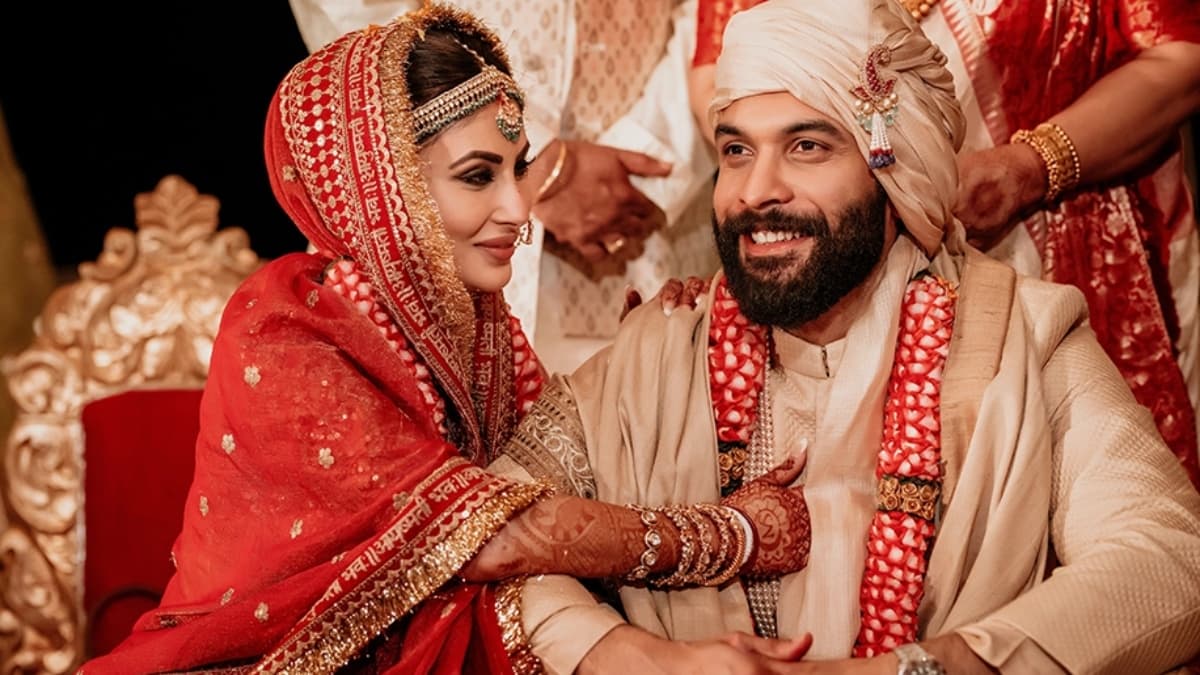 Are Mouni Roy and Suraj Nambiar heading for divorce? Latest Instagram activity garners attention