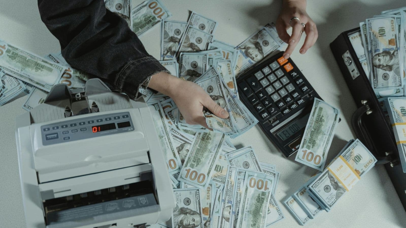 A Shopper Walked Into a Store and Somehow Didn’t Realize the Person Counting Cash Worked There
