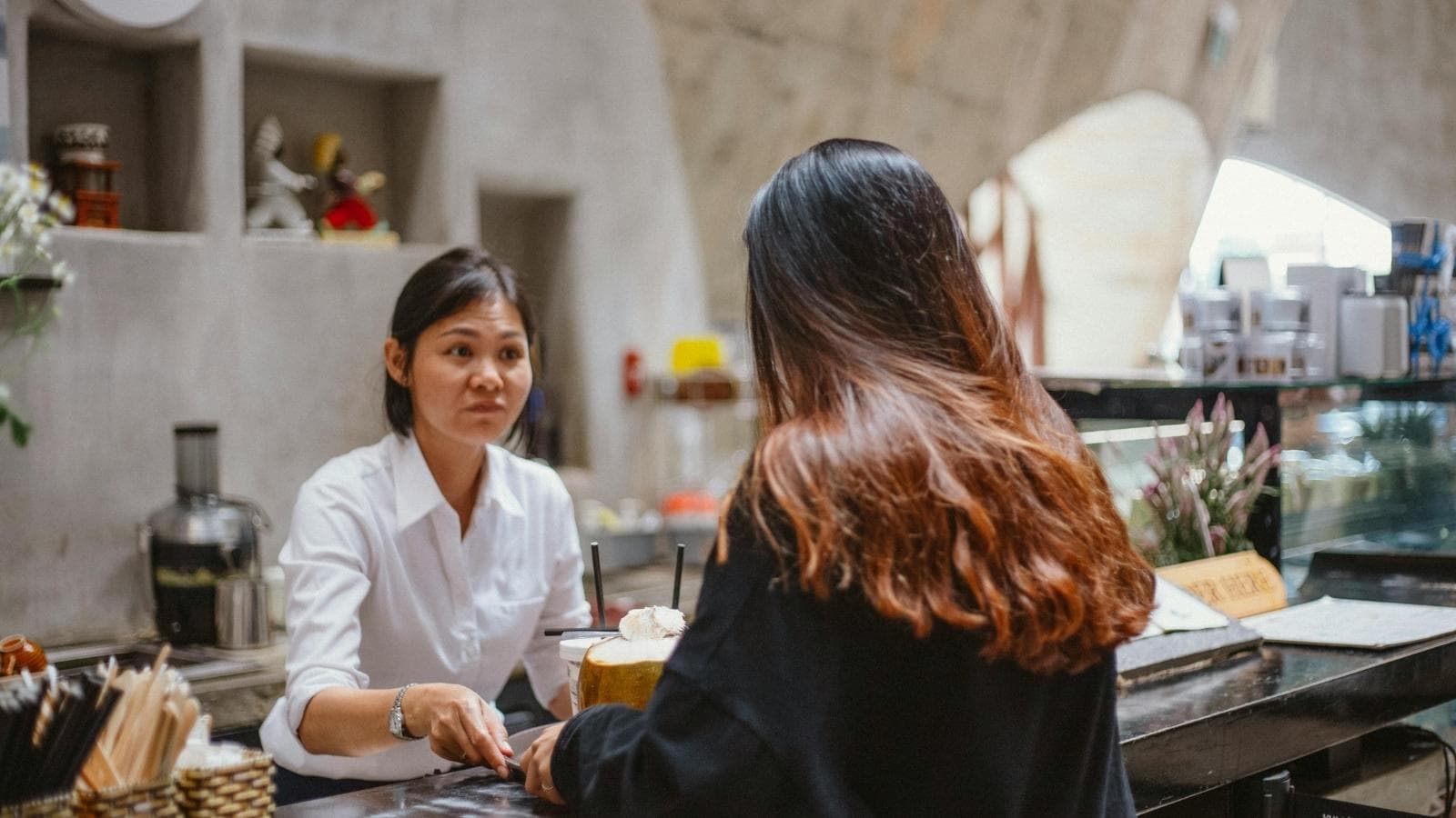 A Server Moved a “Freezing” Table to Help a Customer—Then Her Manager Did the Unthinkable in Front of the Crowd