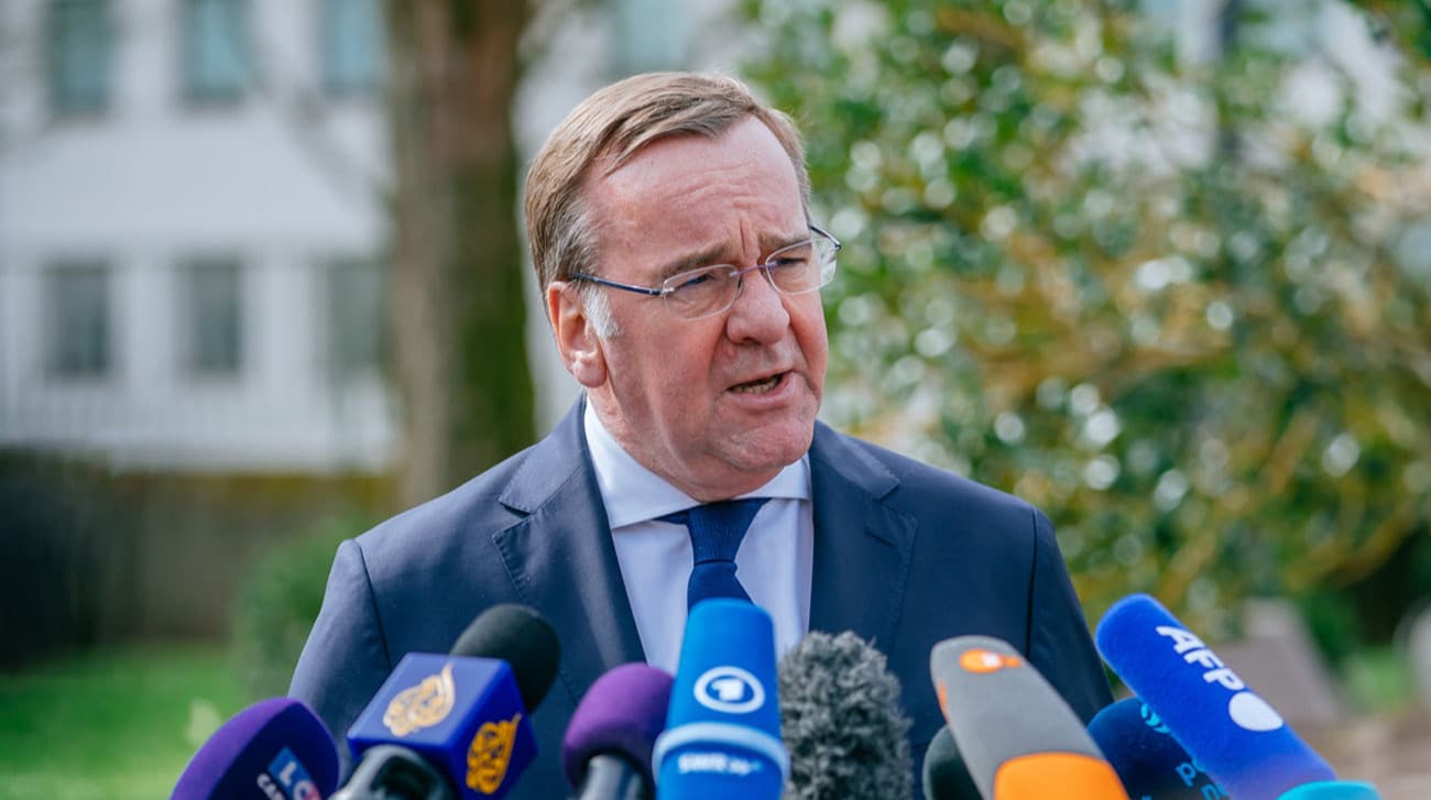 Germany's defence minister arrives in Kyiv