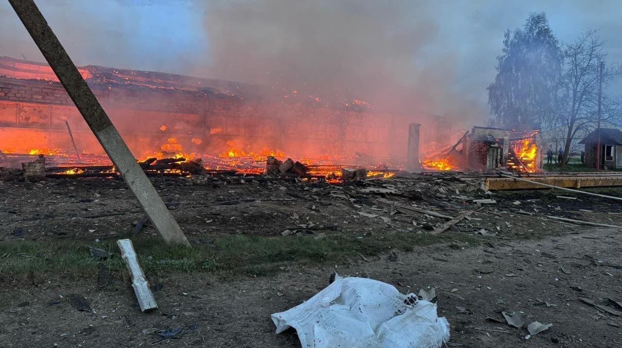 Russians destroy farm in Chernihiv Oblast, killing one man and injuring two others