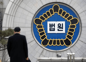 Mongolian man gets suspended sentence for trying to exchange fake yen found at waste site
