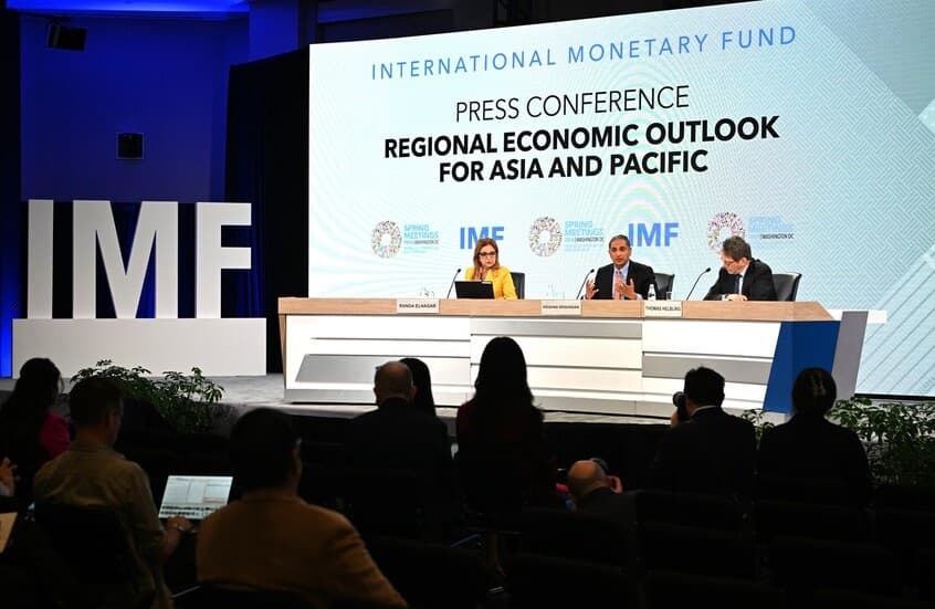 IMF Grants Pakistan $1.32 Billion in Financing
